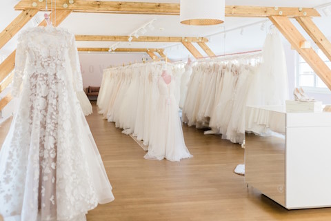 Brautliebe Brautmoden, Brautmode · Hochzeitsanzug Solingen, Kontaktbild