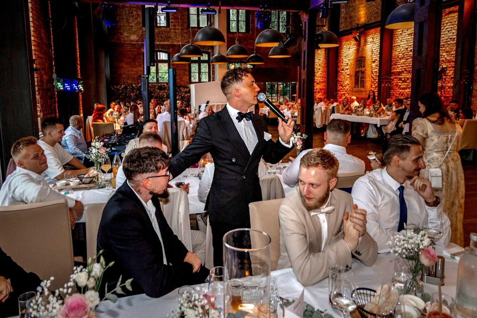 Den richtigen Hochzeitsmoderator finden